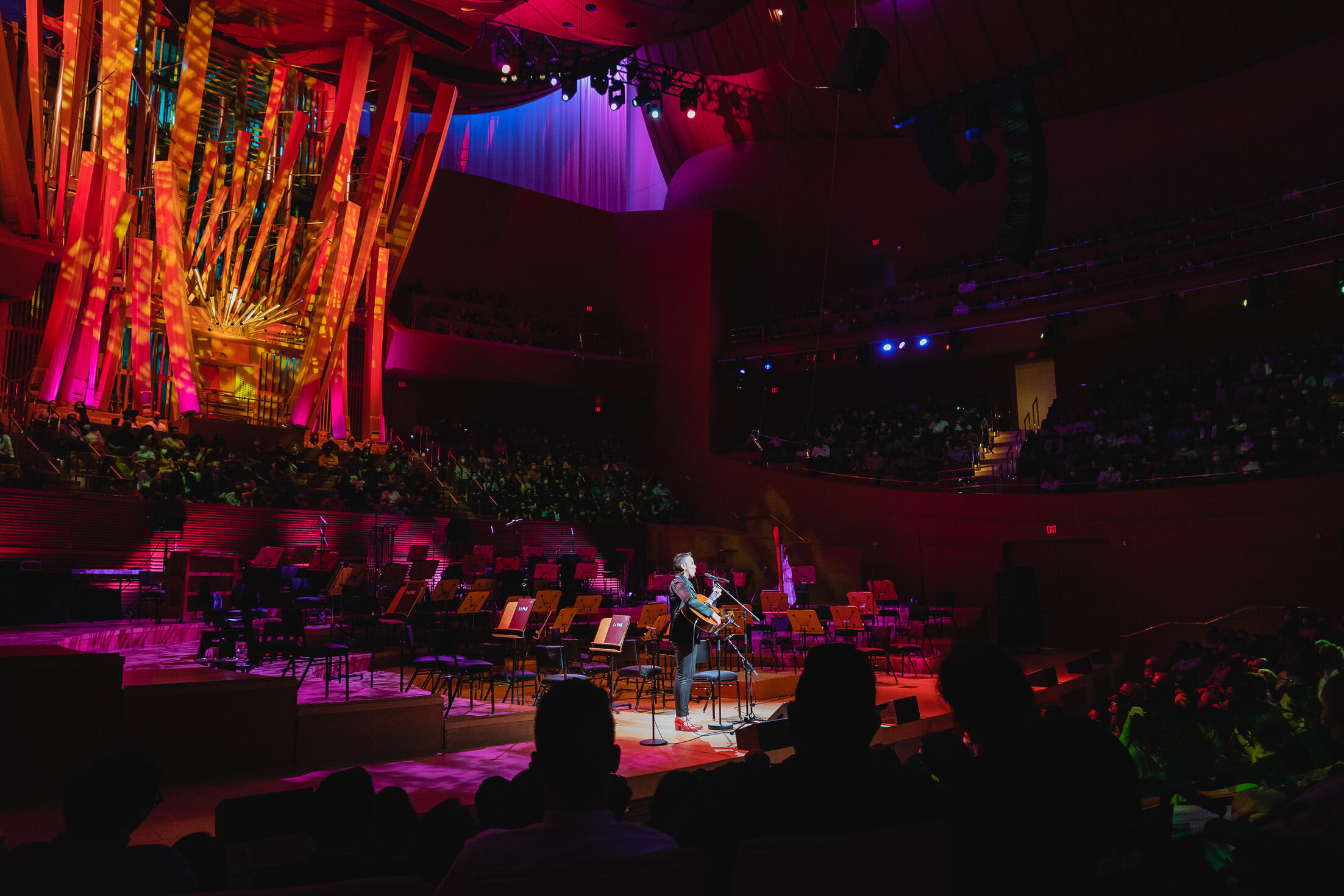 This image shows the cover art for Edna Vazquez's album, "Te Esperaba."