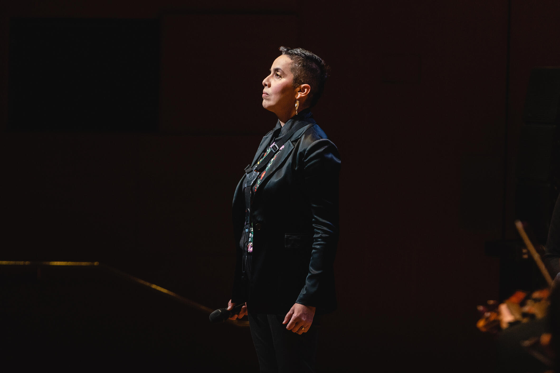 This image shows the cover art for Edna Vazquez's album, "Te Esperaba."